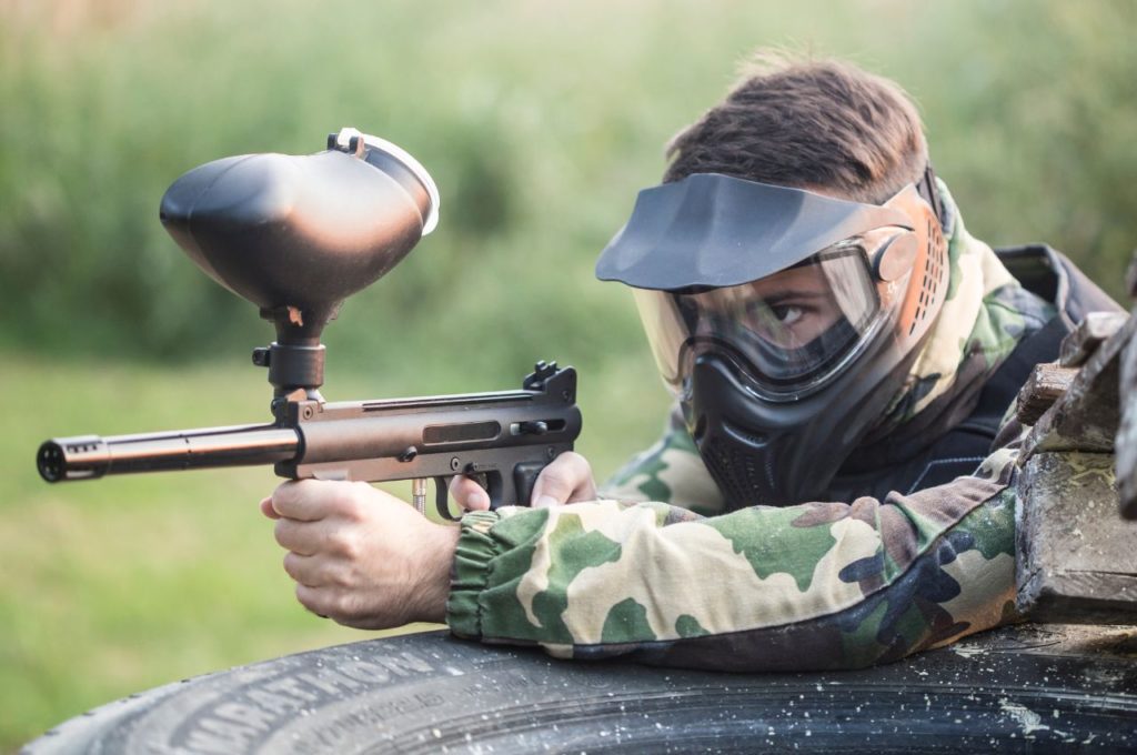 Od ilu lat można grać w paintball?