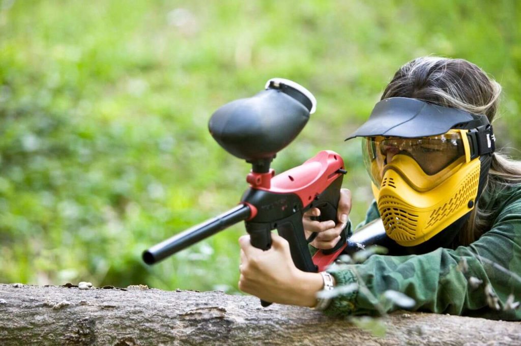 Jak zorganizować turniej paintball dla pracowników?